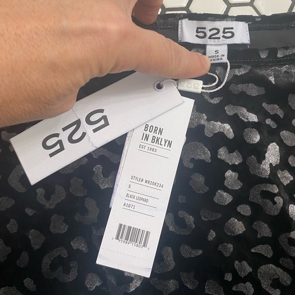 NWT 525 America born in Bklyn top size small - Picture 5 of 8